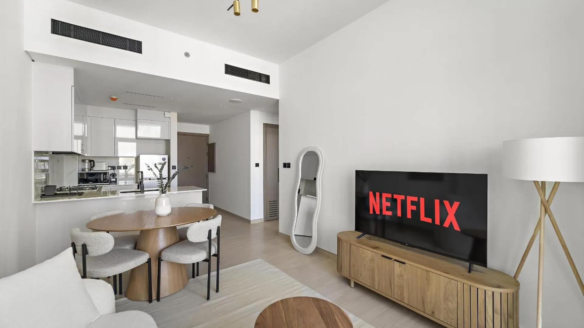 Vayk - Amazing 1Br Apartment In Jvc Dubai