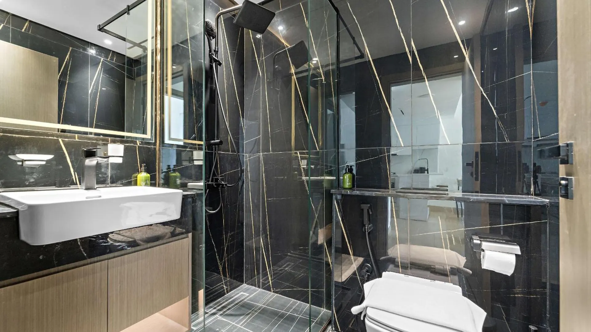 Vayk - Amazing 1Br Apartment In Jvc Dubai 0*,